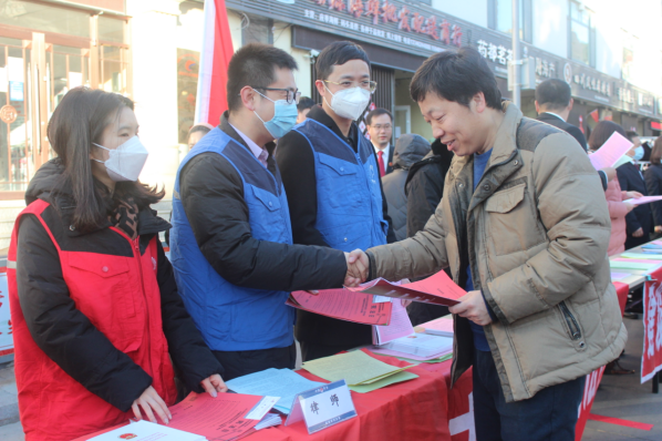 凌云志律师所参加市司法局、市检察院与市中院联合举办的“12·4宪法日”宣传活动